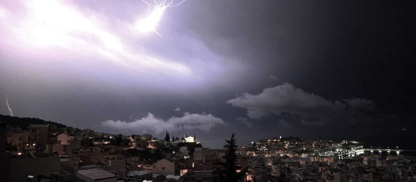 Καιρός: Κρύο, χιόνια και καταιγίδες σήμερα